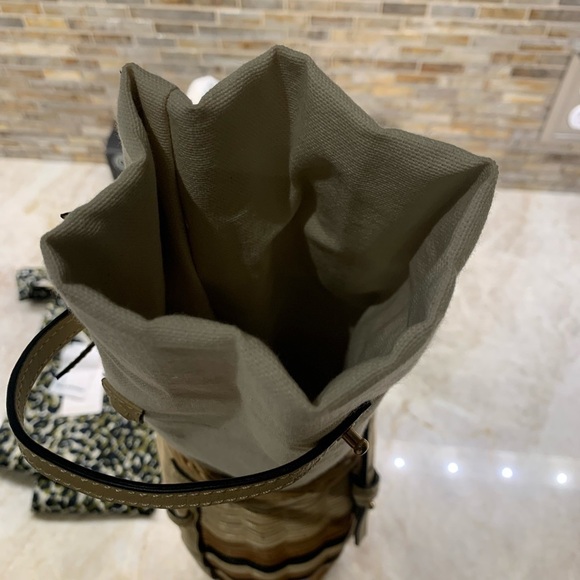 ULLA JOHNSON Meadow leather-trimmed rattan bottle bag - Picture 9 of 12